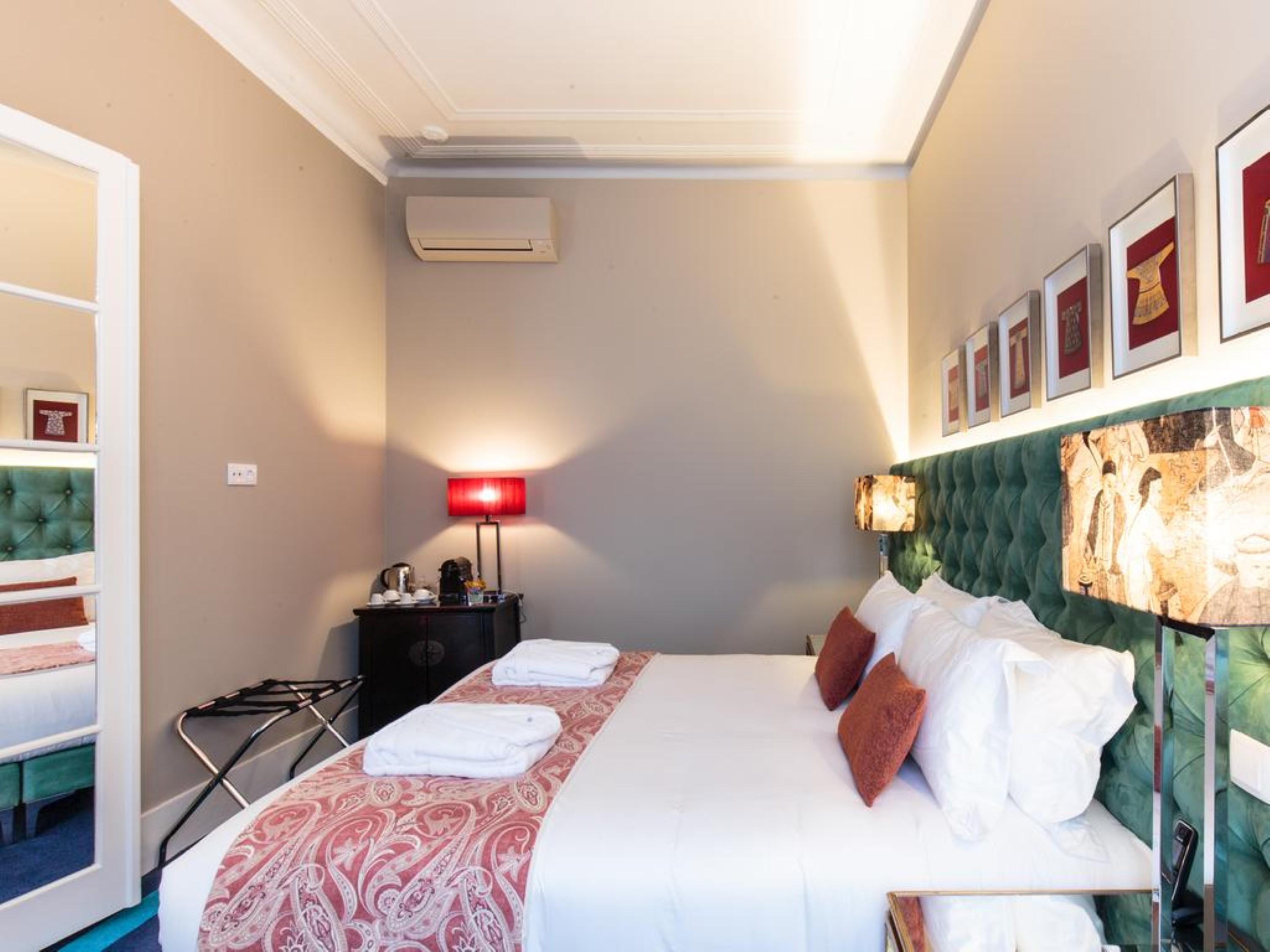 Bed & Breakfast Dear - Bordalo Palace Chiado Lissabon